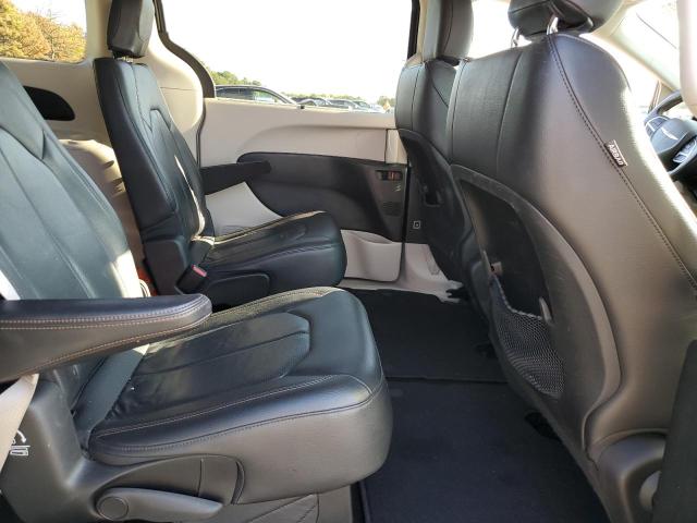 2C4RC1BG9JR356176 - 2018 CHRYSLER PACIFICA TOURING L GRAY photo 11