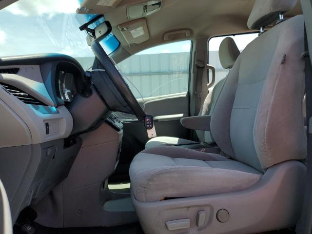 5TDKZ3DC5HS815372 - 2017 TOYOTA SIENNA LE SILVER photo 7