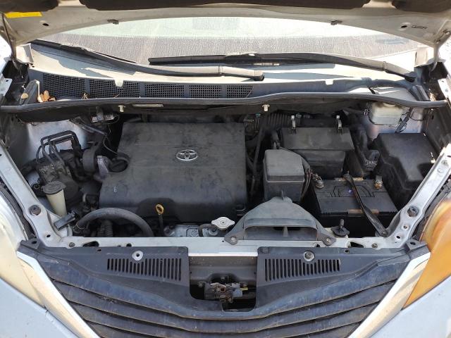 5TDKK3DC7BS071561 - 2011 TOYOTA SIENNA LE 银色 照片 12