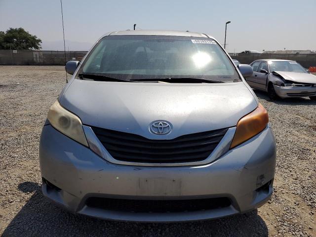 5TDKK3DC7BS071561 - 2011 TOYOTA SIENNA LE 银色 照片 5
