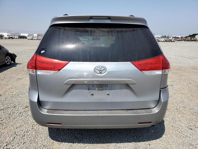 5TDKK3DC7BS071561 - 2011 TOYOTA SIENNA LE 银色 照片 6
