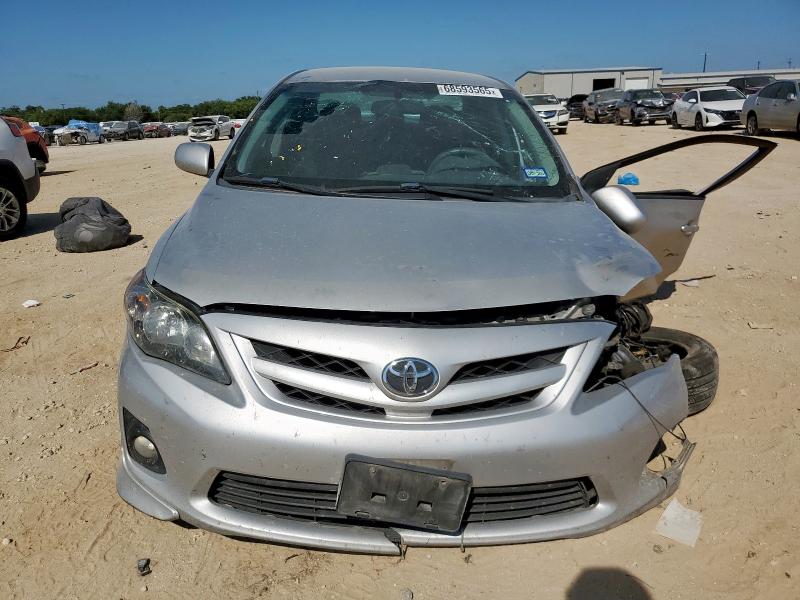 5YFBU4EE8DP143153 - 2013 TOYOTA COROLLA BASE فضي صورة 5