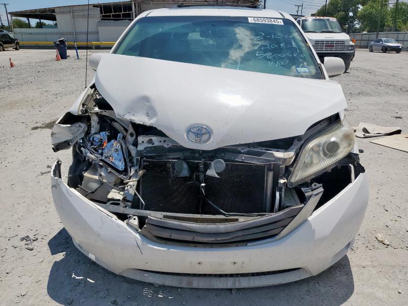 5TDYK3DC7CS204086 - 2012 TOYOTA SIENNA XLE WHITE photo 11