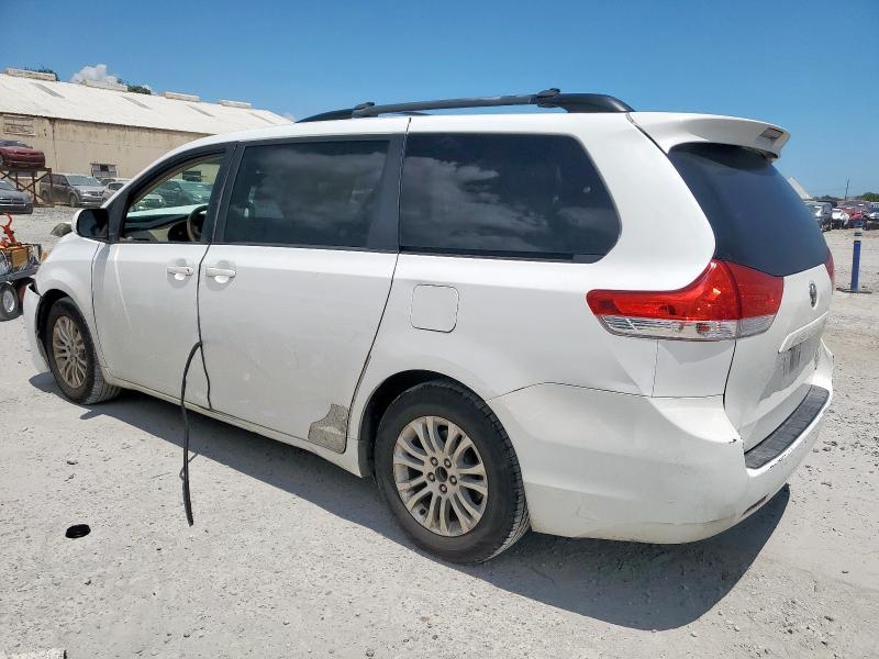 5TDYK3DC7CS204086 - 2012 TOYOTA SIENNA XLE WHITE photo 2
