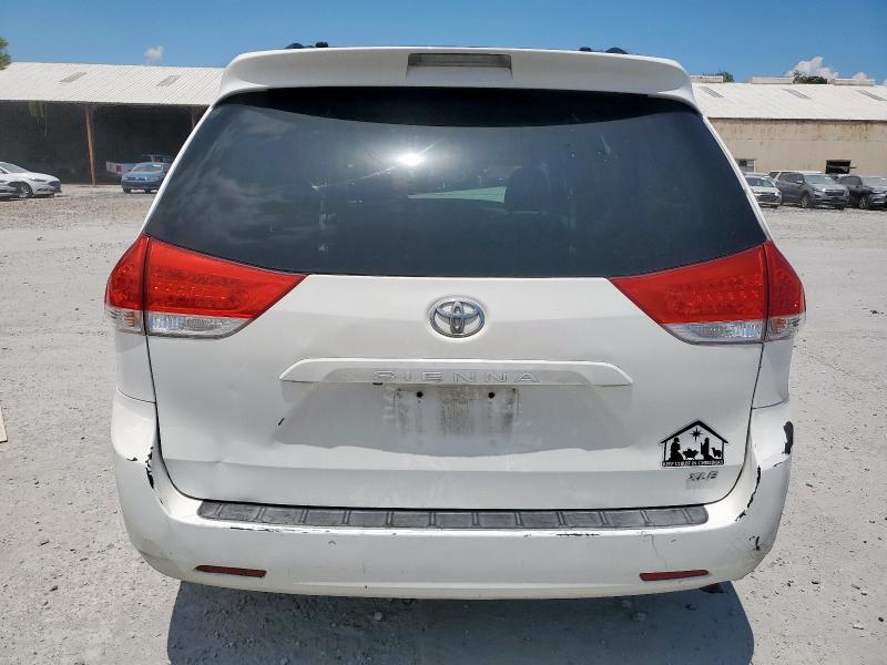 5TDYK3DC7CS204086 - 2012 TOYOTA SIENNA XLE WHITE photo 6