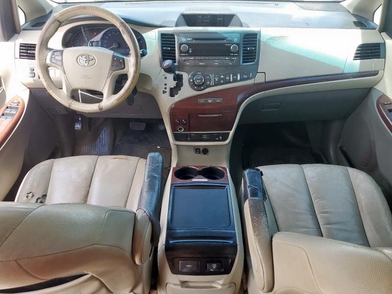 5TDYK3DC7CS204086 - 2012 TOYOTA SIENNA XLE WHITE photo 8