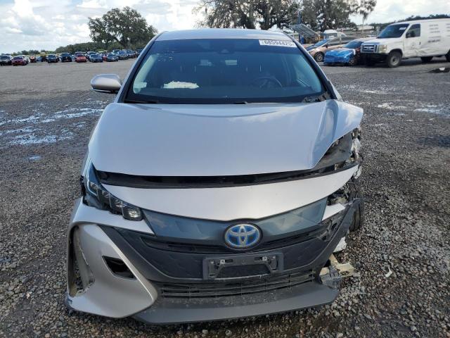 JTDKARFP8J3096572 - 2018 TOYOTA PRIUS PRIM ვერცხლისფერი ფოტო 5
