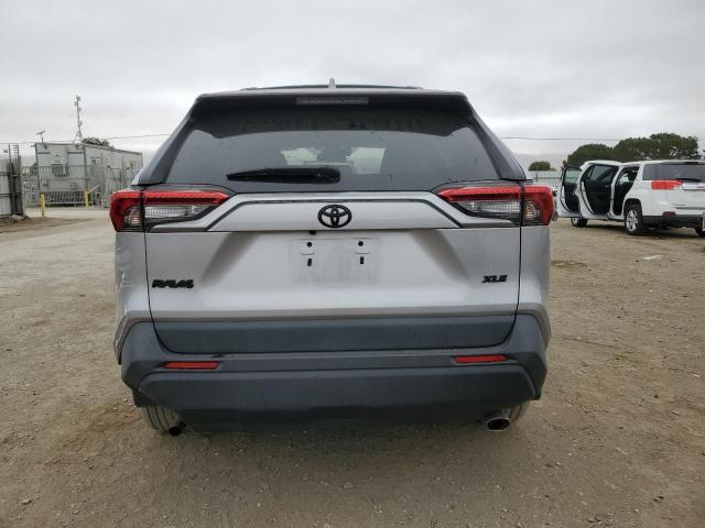 2T3W1RFV6LC044018 - 2020 TOYOTA RAV4 XLE SILVER photo 6