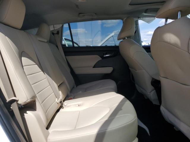 5TDHZRBH0NS597428 - 2022 TOYOTA HIGHLANDER XLE WHITE photo 11