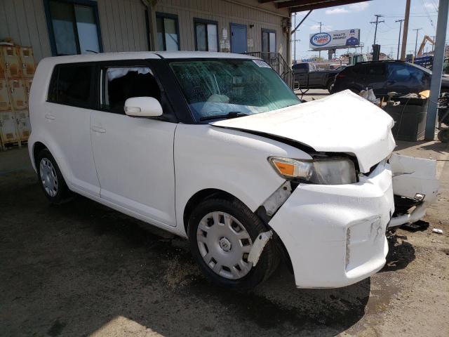 JTLZE4FE4FJ068814 - 2015 TOYOTA SCION XB WHITE photo 4