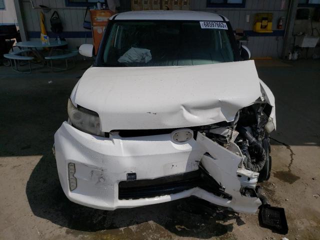 JTLZE4FE4FJ068814 - 2015 TOYOTA SCION XB WHITE photo 5