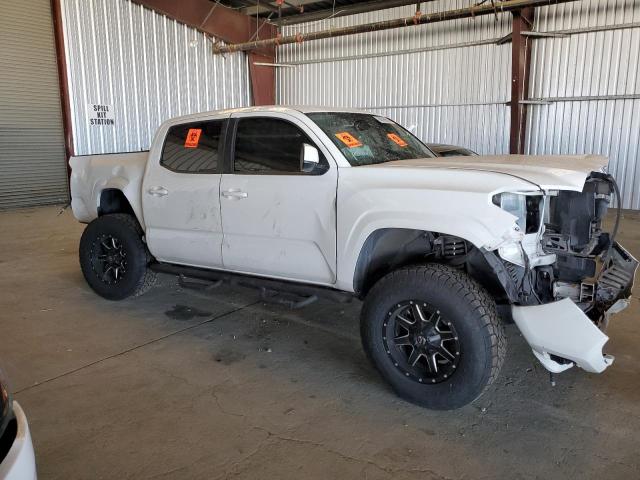3TMCZ5AN4JM168362 - 2018 TOYOTA TACOMA DOUBLE CAB WHITE photo 4