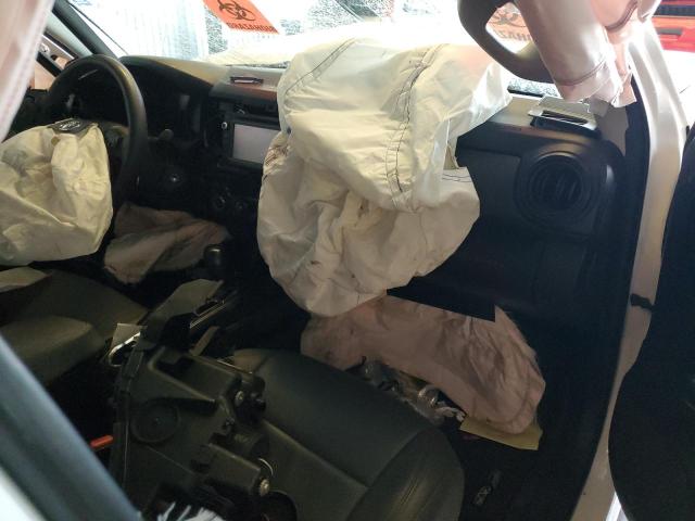 3TMCZ5AN4JM168362 - 2018 TOYOTA TACOMA DOUBLE CAB WHITE photo 8