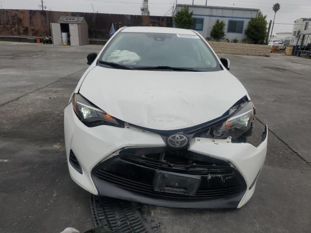 5YFBURHE2JP824316 - 2018 TOYOTA COROLLA L WHITE photo 5