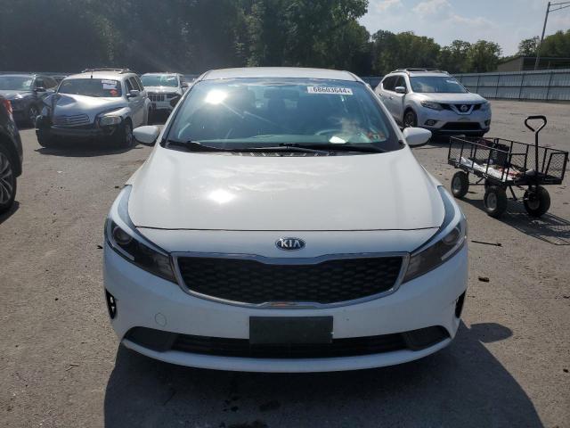 3KPFK4A74HE129191 - 2017 KIA FORTE LX WHITE photo 5