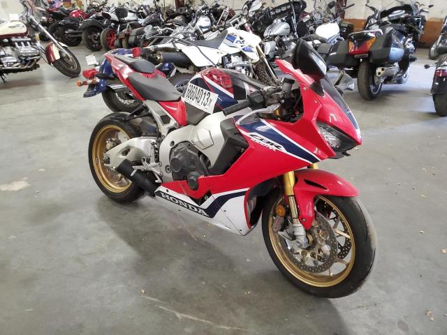 JH2SC7770HK000227 - 2017 HONDA CBR1000 SP RED photo 1