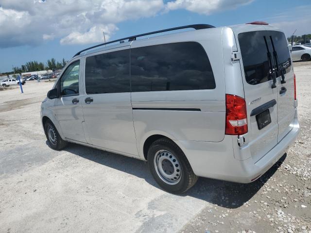 WD4PG2EE0J3357940 - 2018 MERCEDES-BENZ METRIS SILVER photo 2