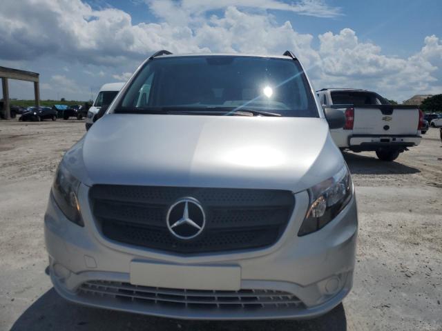 WD4PG2EE0J3357940 - 2018 MERCEDES-BENZ METRIS SILVER photo 5