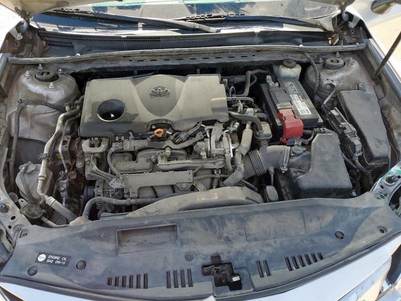 4T1B11HK1JU589955 - 2018 TOYOTA CAMRY L 银色 照片 11