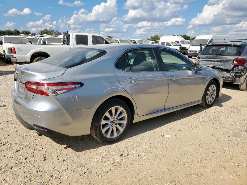 4T1B11HK1JU589955 - 2018 TOYOTA CAMRY L 银色 照片 3