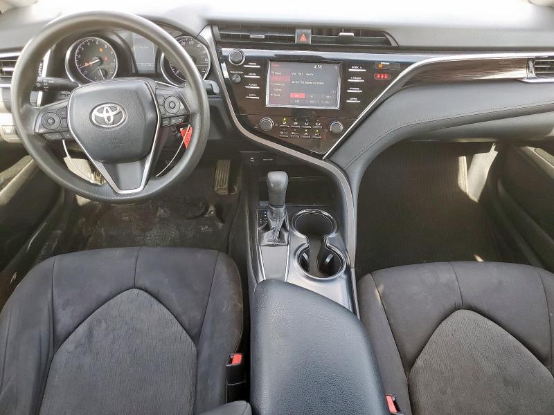 4T1B11HK1JU589955 - 2018 TOYOTA CAMRY L 银色 照片 8