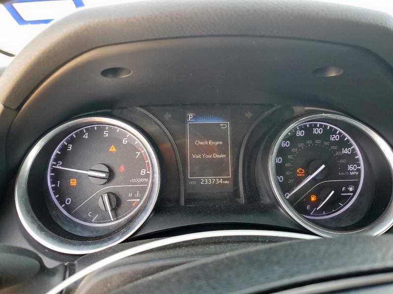 4T1B11HK1JU589955 - 2018 TOYOTA CAMRY L 银色 照片 9