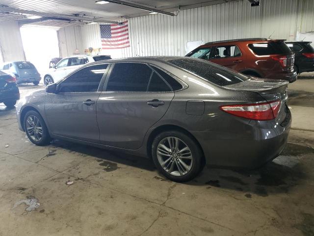 4T1BF1FK7FU474837 - 2015 TOYOTA CAMRY LE 灰色 照片 2