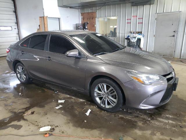 4T1BF1FK7FU474837 - 2015 TOYOTA CAMRY LE 灰色 照片 4