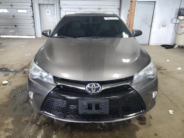 4T1BF1FK7FU474837 - 2015 TOYOTA CAMRY LE 灰色 照片 5