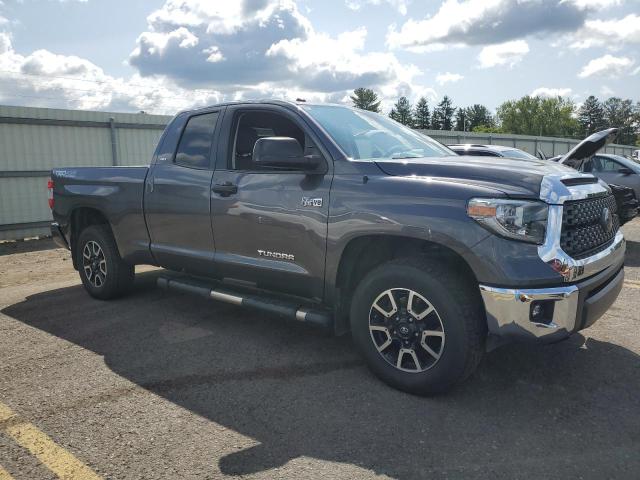5TFUY5F1XJX697502 - 2018 TOYOTA TUNDRA DOUBLE CAB SR GRAY photo 4