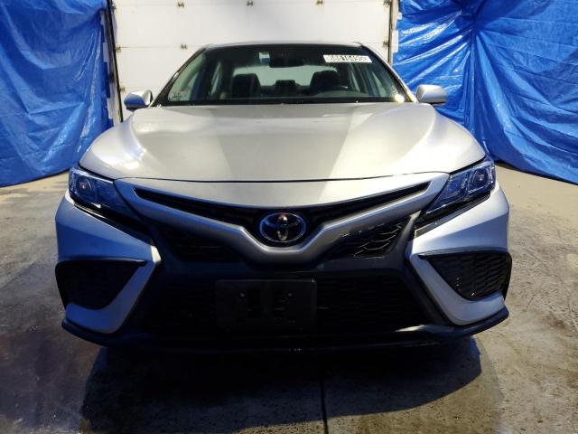 4T1G11AK8PU821699 - 2023 TOYOTA CAMRY SE NIGHT SHADE SILVER photo 5