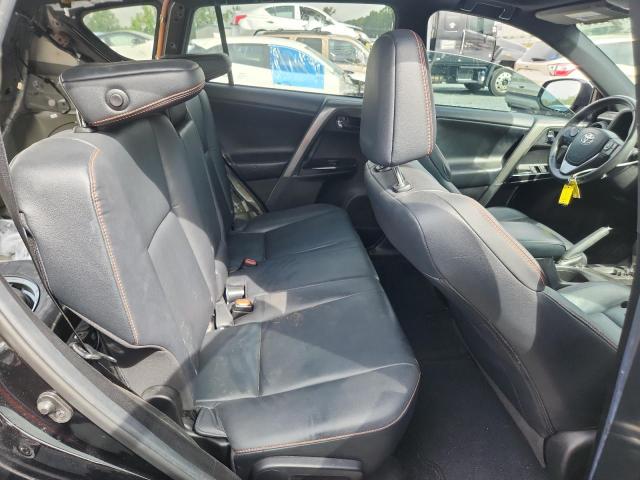2T3NFREV4JW451023 - 2018 TOYOTA RAV4 SE შავი ფოტო 11