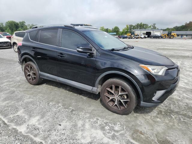 2T3NFREV4JW451023 - 2018 TOYOTA RAV4 SE შავი ფოტო 4