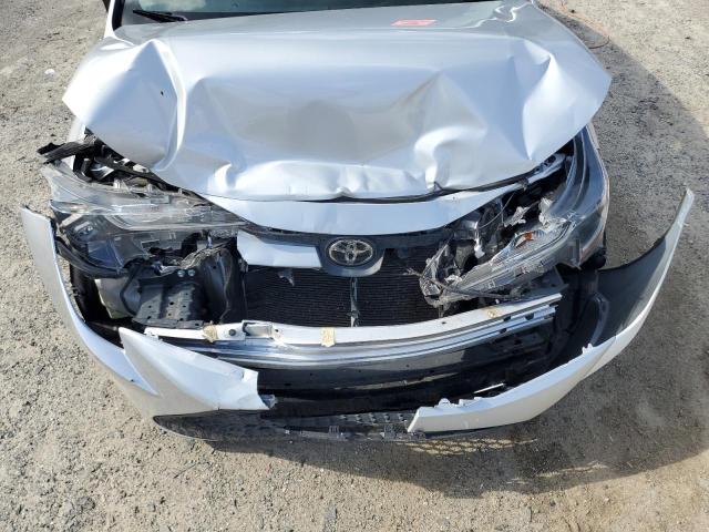 5YFEPMAEXNP369447 - 2022 TOYOTA COROLLA LE 银色 照片 11