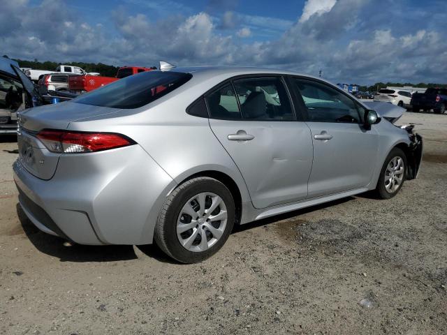 5YFEPMAEXNP369447 - 2022 TOYOTA COROLLA LE 银色 照片 3