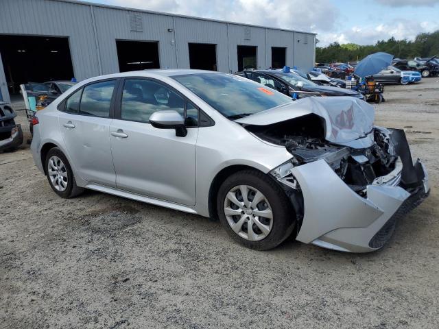 5YFEPMAEXNP369447 - 2022 TOYOTA COROLLA LE 银色 照片 4