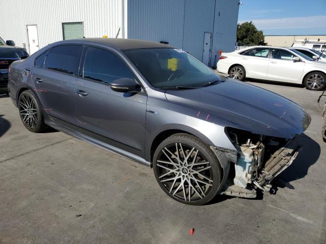 1VWDT7A34HC077570 - 2017 VOLKSWAGEN PASSAT R-LINE Մոխրագույն լուսանկար 4