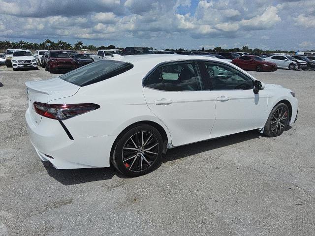 4T1T11AK4RU871243 - 2024 TOYOTA CAMRY SE NIGHT SHADE WHITE photo 3