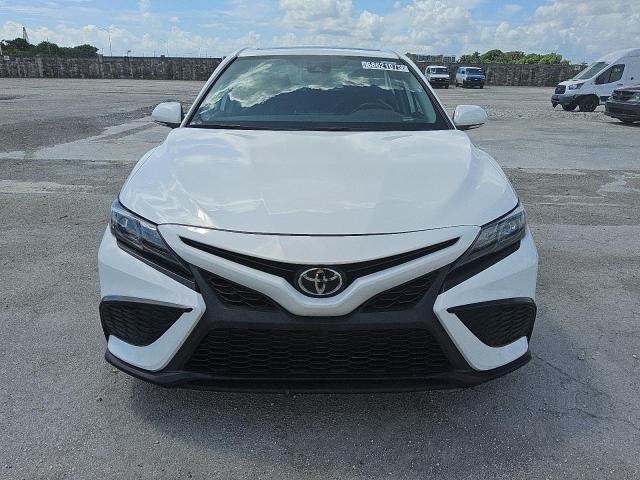 4T1T11AK4RU871243 - 2024 TOYOTA CAMRY SE NIGHT SHADE WHITE photo 5