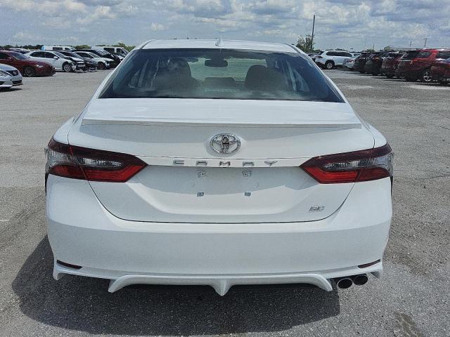 4T1T11AK4RU871243 - 2024 TOYOTA CAMRY SE NIGHT SHADE WHITE photo 6