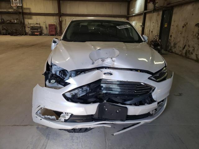 3FA6P0HDXJR148998 - 2018 FORD FUSION SE WHITE photo 5