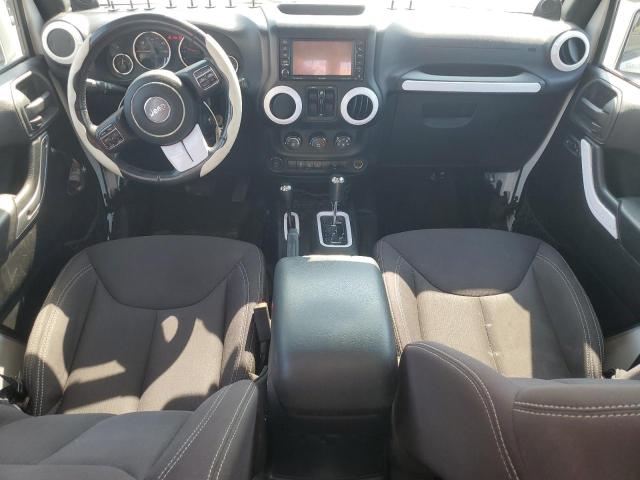1C4BJWEG7DL662824 - 2013 JEEP WRANGLER U SAHARA 白色 照片 8