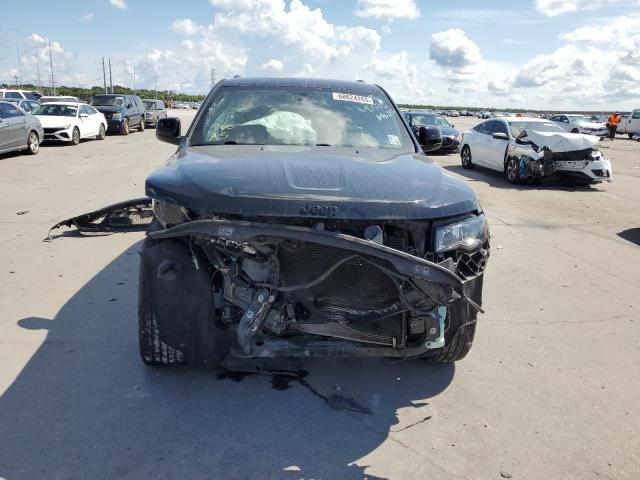 1C4RJEAG8LC392158 - 2020 JEEP GRAND CHEROKEE LAREDO BLACK photo 5