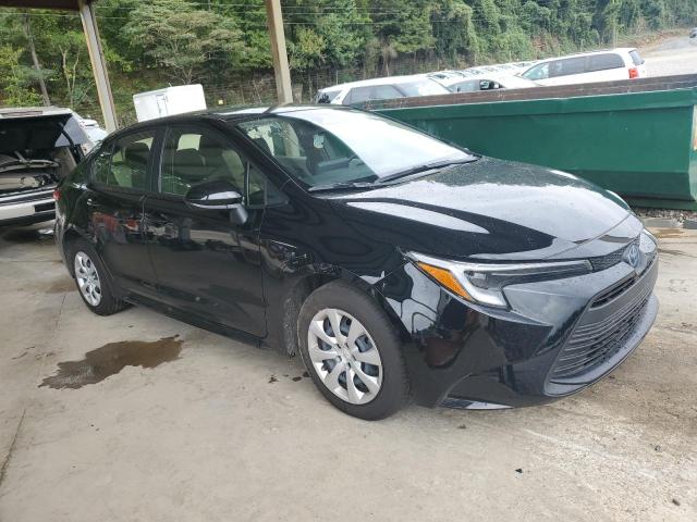 JTDBCMFE0SJ047729 - 2025 TOYOTA COROLLA LE შავი ფოტო 4