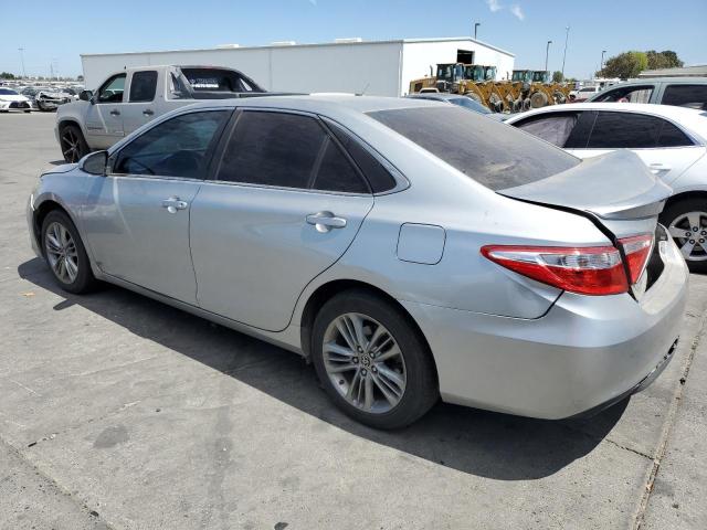 4T1BF1FK7FU016814 - 2015 TOYOTA CAMRY LE 灰色 照片 2