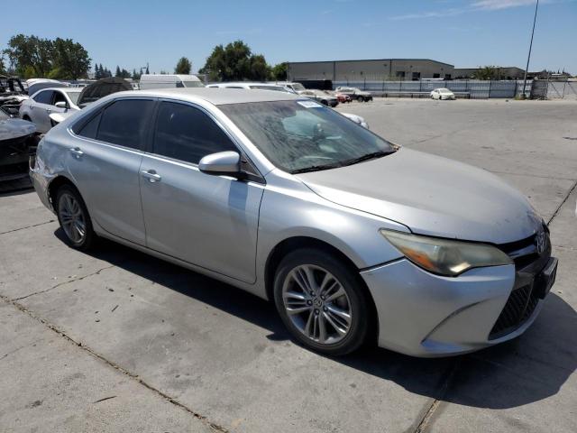 4T1BF1FK7FU016814 - 2015 TOYOTA CAMRY LE 灰色 照片 4