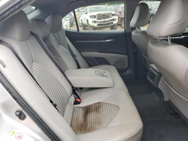 JTNB11HK1J3046515 - 2018 TOYOTA CAMRY L SILVER photo 10