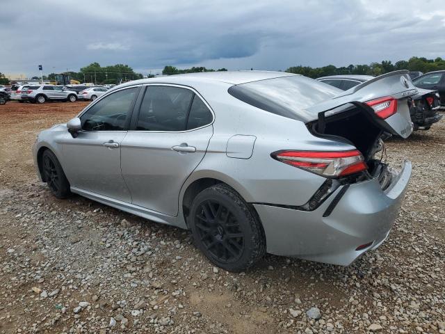 JTNB11HK1J3046515 - 2018 TOYOTA CAMRY L SILVER photo 2