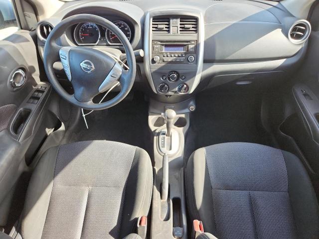 3N1CN7AP3JL875924 - 2018 NISSAN VERSA S 银色 照片 8