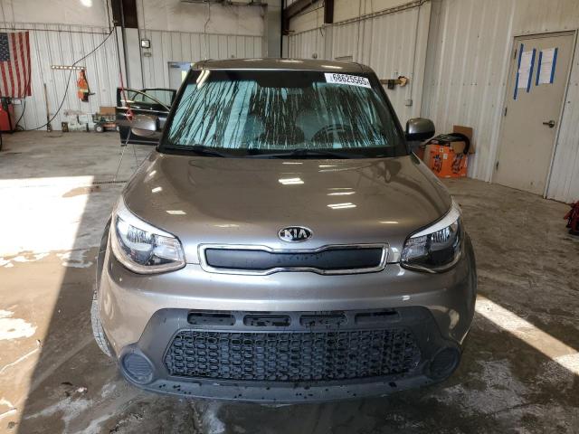 KNDJN2A29G7294212 - 2016 KIA SOUL GREEN photo 5